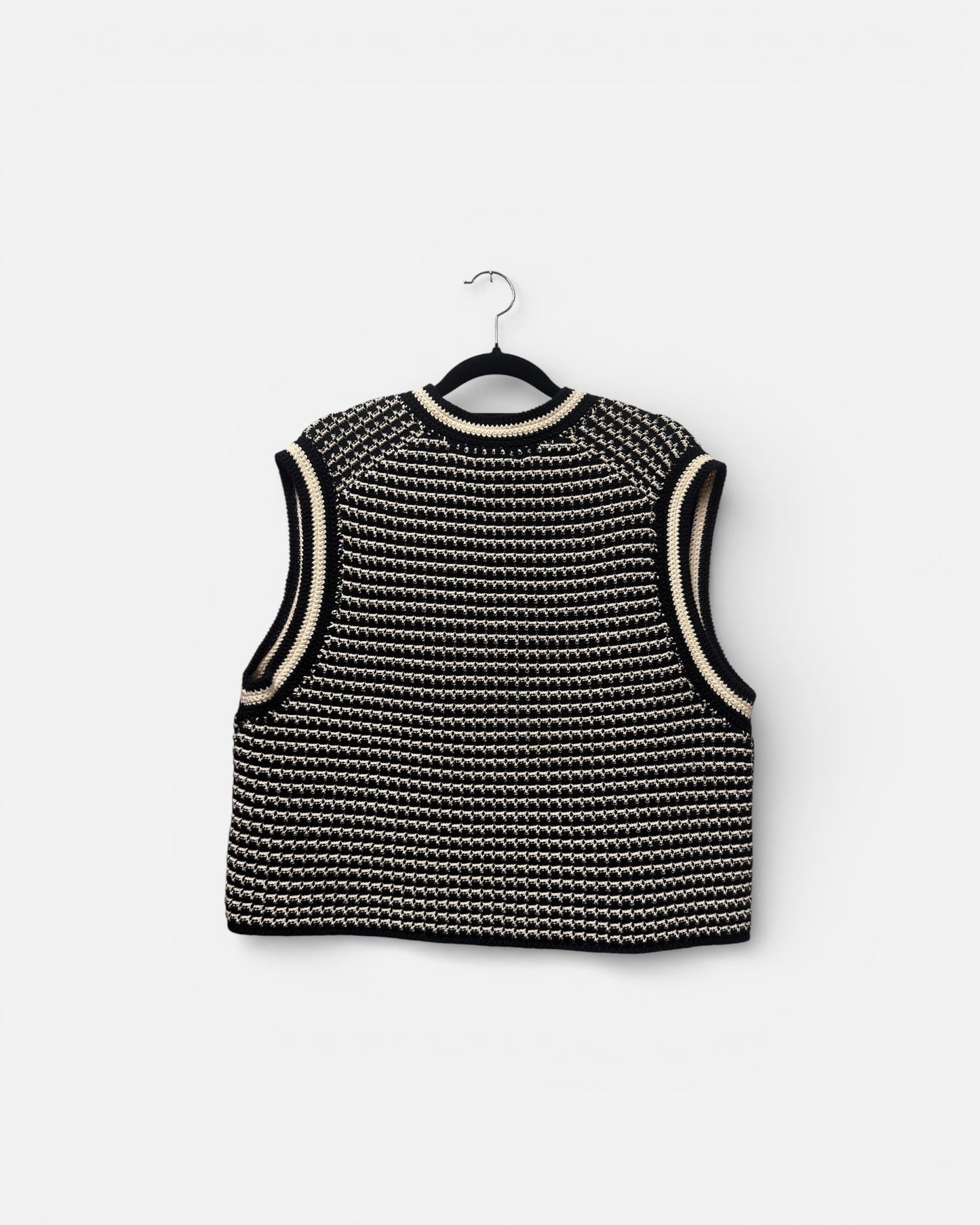 ME + EM Knitted Button Up Vest Size L